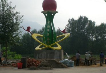 广场不锈钢苹果雕塑