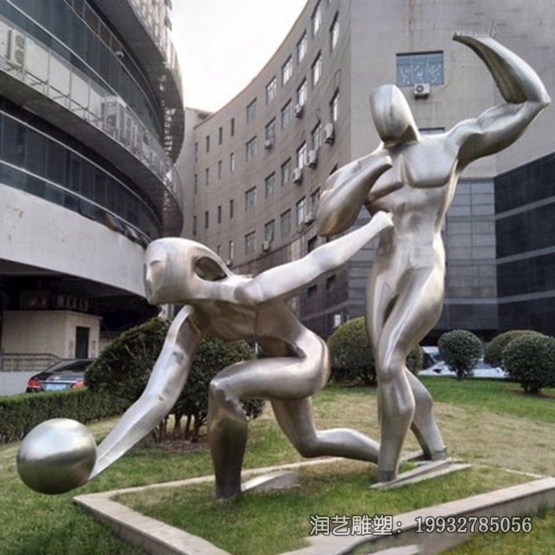 广场不锈钢踢球雕塑 广场不锈钢踢球雕塑