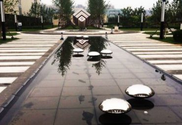 城市街道不锈钢景观石雕塑