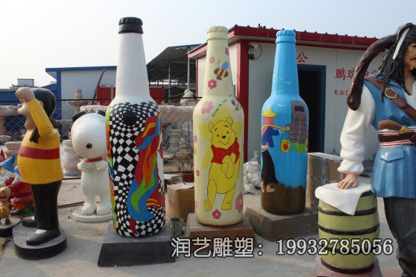 广场玻璃钢酒瓶雕塑 广场玻璃钢酒瓶雕塑