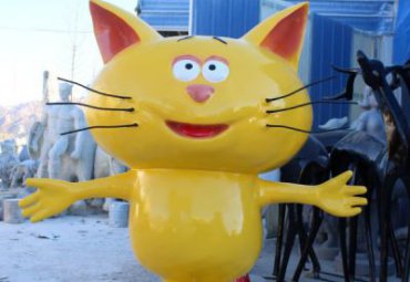 草坪玻璃钢猫雕塑