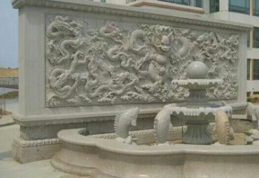 草坪影壁石雕