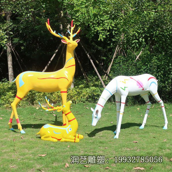 广场玻璃钢鹿雕塑 广场玻璃钢鹿雕塑