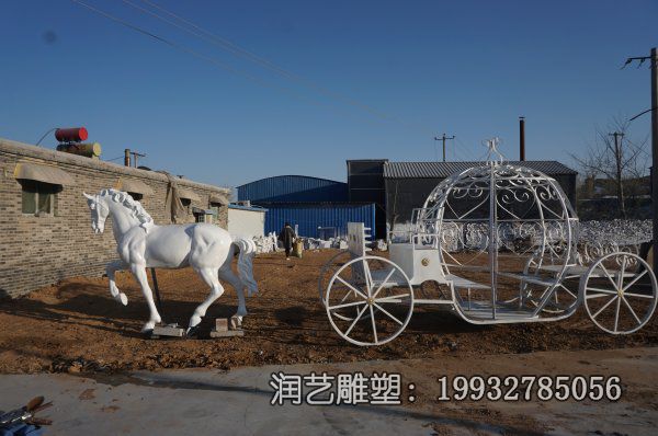 城市玻璃钢马车雕塑 城市玻璃钢马车雕塑