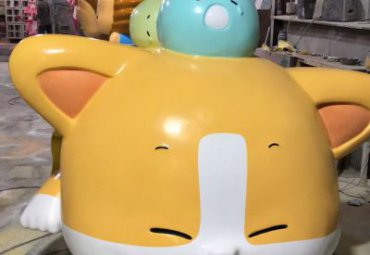 草坪玻璃钢卡通雕塑