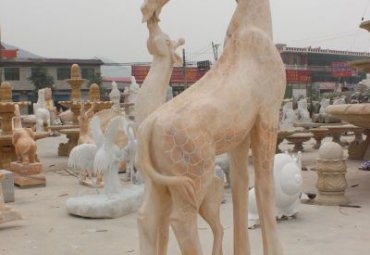 游乐场长颈鹿石雕