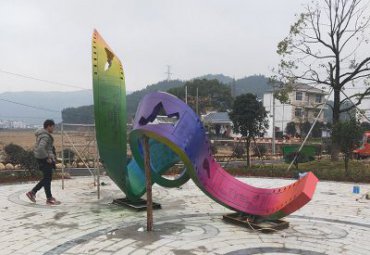 广场不锈钢螺旋雕塑