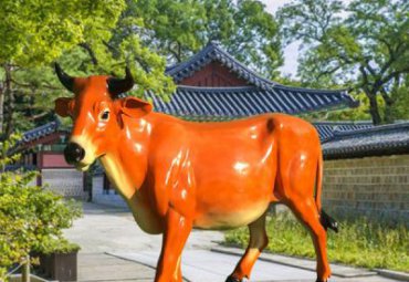草坪玻璃钢黄牛雕塑