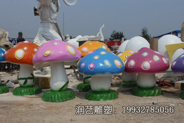 学校玻璃钢蘑菇景观雕塑 学校玻璃钢蘑菇景观雕塑