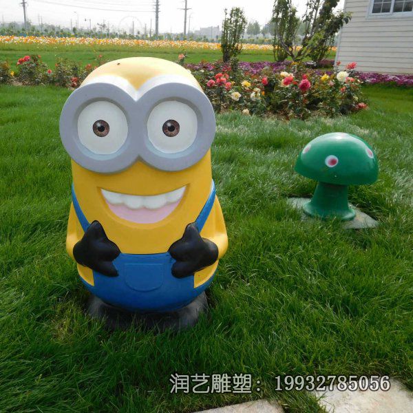 广场玻璃钢小黄人雕塑 广场玻璃钢小黄人雕塑