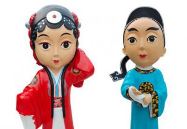 公园玻璃钢唱戏人物雕塑