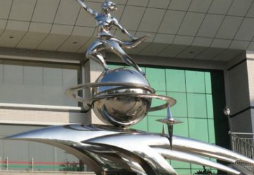 草坪不锈钢海豚雕塑