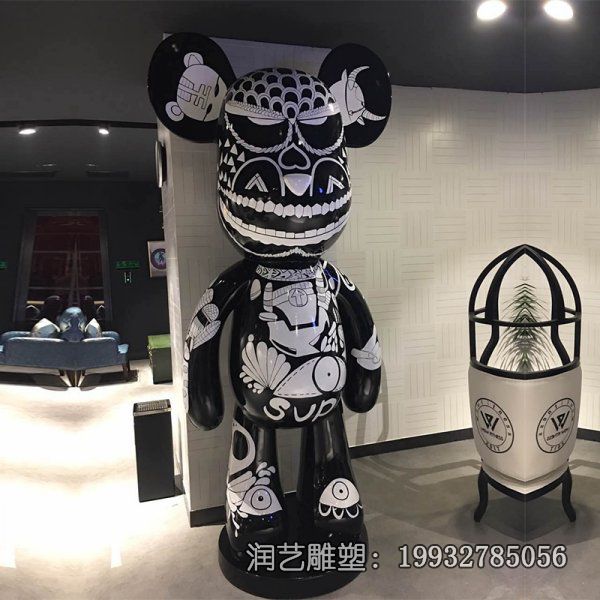 草坪玻璃钢暴力熊雕塑 草坪玻璃钢暴力熊雕塑