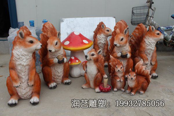 商业街玻璃钢松鼠雕塑 商业街玻璃钢松鼠雕塑