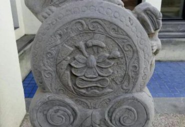 医院门墩石雕