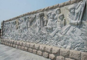 草坪影壁石雕