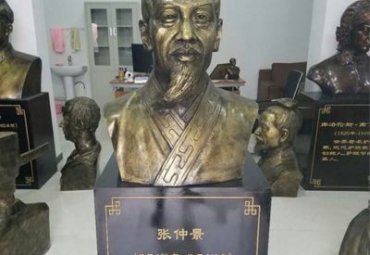 小区张仲景人物铜雕