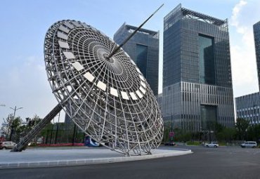 企业不锈钢镂空景观雕塑