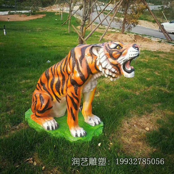 商业街玻璃钢老虎雕塑 商业街玻璃钢老虎雕塑