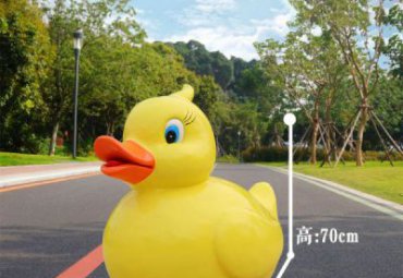 景区玻璃钢小黄鸭卡通雕塑