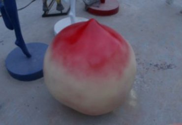 学校玻璃钢桃子景观雕塑