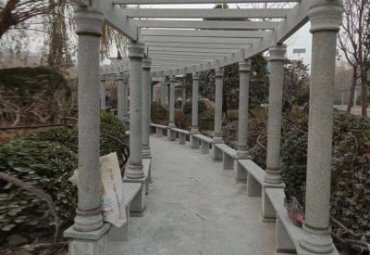 草坪长廊景观石雕