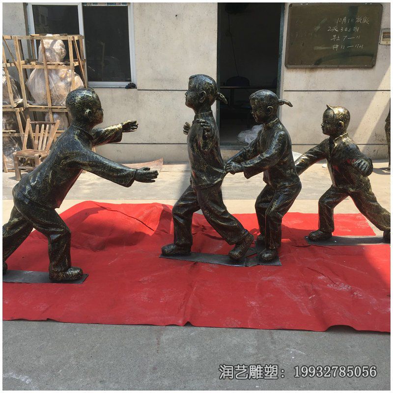 小区老鹰捉小鸡人物铜雕 小区老鹰捉小鸡人物铜雕
