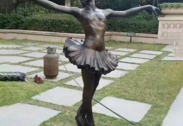 景区跳舞人物铜雕