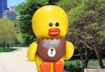 企业玻璃钢小黄鸭卡通雕塑