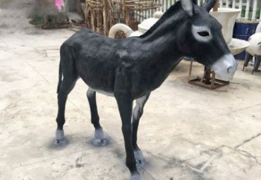 商业街玻璃钢驴雕塑