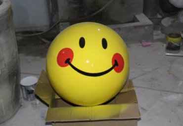 游乐场玻璃钢笑脸雕塑