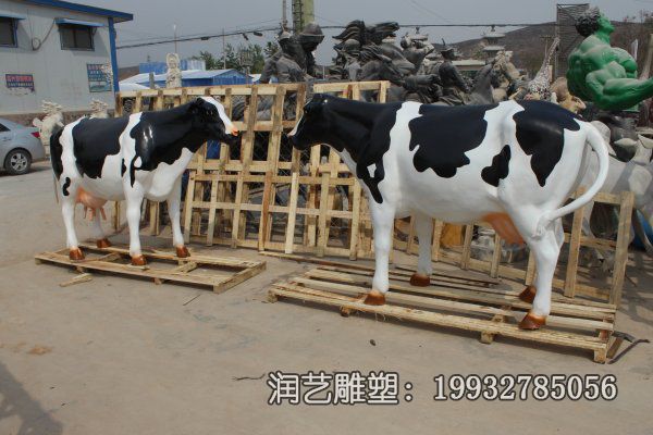 景区玻璃钢奶牛动物雕塑 景区玻璃钢奶牛动物雕塑