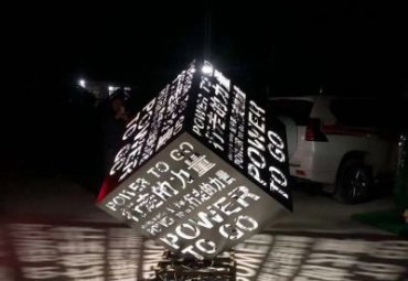 广场不锈钢魔方雕塑