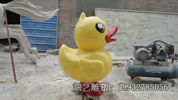 城市玻璃钢小黄鸭卡通雕塑 城市玻璃钢小黄鸭卡通雕塑