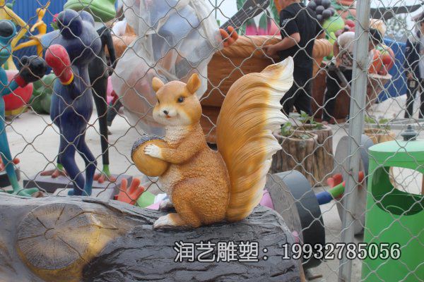城市玻璃钢松鼠动物雕塑 城市玻璃钢松鼠动物雕塑