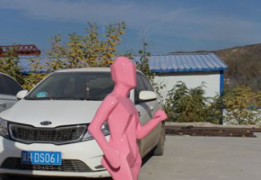 游乐场玻璃钢跑步雕塑
