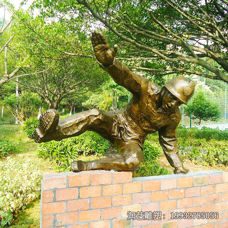 小区消防人物铜雕 小区消防人物铜雕