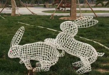 游乐场不锈钢兔子雕塑