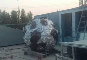 广场不锈钢镂空球雕塑