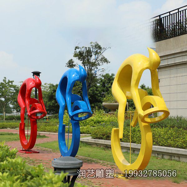 景区玻璃钢骑车人物雕塑 景区玻璃钢骑车人物雕塑