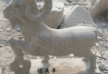 小区羊动物石雕