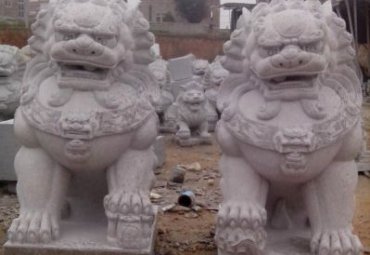 商场门口狮子石雕