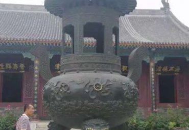 小区三足香炉景观铜雕