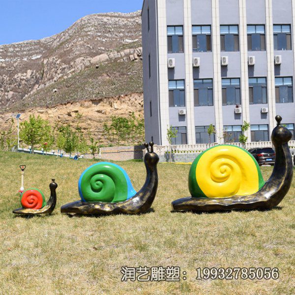 广场玻璃钢彩绘蜗牛雕塑 广场玻璃钢彩绘蜗牛雕塑