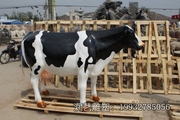 学校玻璃钢奶牛动物雕塑 学校玻璃钢奶牛动物雕塑