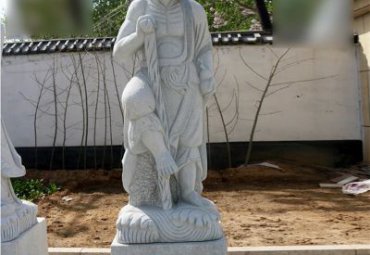广场八仙过海人物石雕