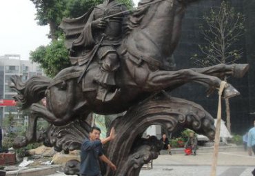 草坪拿破仑骑马人物铜雕