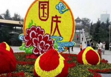 商业街玻璃钢欢度国庆景观雕塑