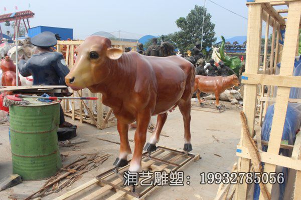 公园玻璃钢黄牛动物雕塑 公园玻璃钢黄牛动物雕塑