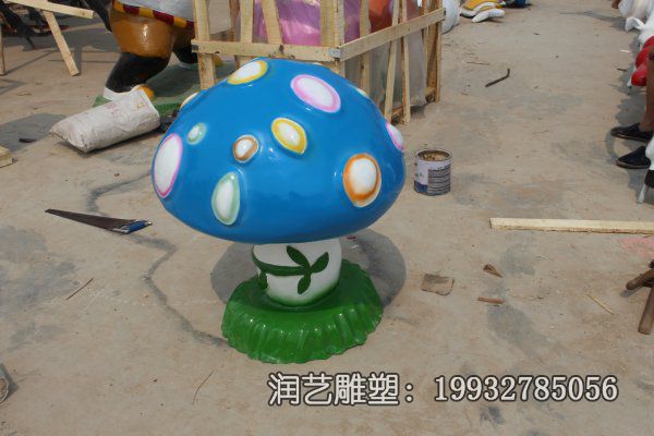 草坪玻璃钢蘑菇景观雕塑 草坪玻璃钢蘑菇景观雕塑